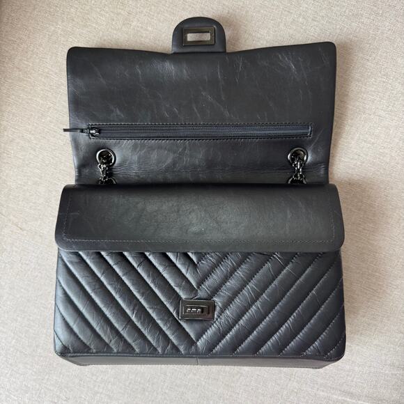 CHANEL 2.55 So Black Reissue Aged Calfskin Quilted Chevron Chain Flap Bag 226 - Picture 7 of 13